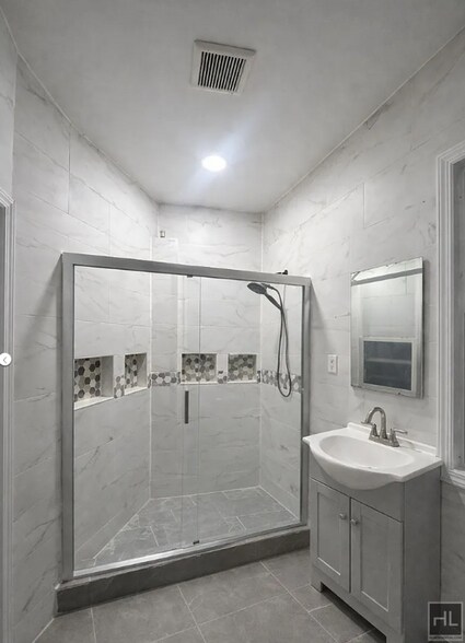 Building Photo - EASTCHESTER ROAD, BRONX