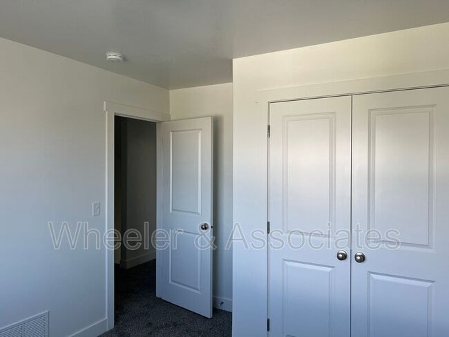 Building Photo - 316 38th St