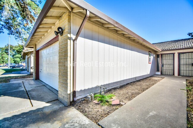 Building Photo - 3818 Otto Dr
