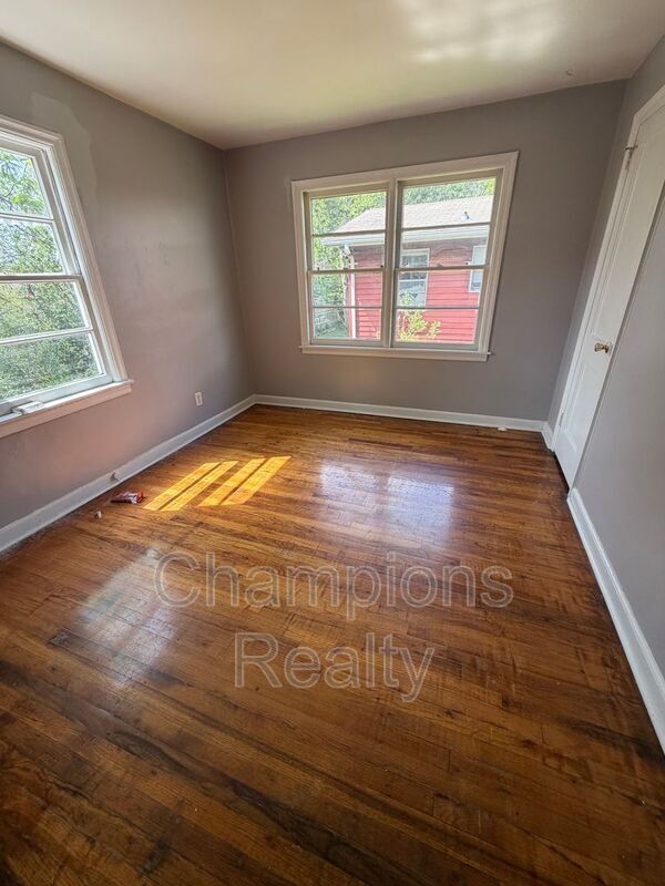 Building Photo - 3122 Baldwin St