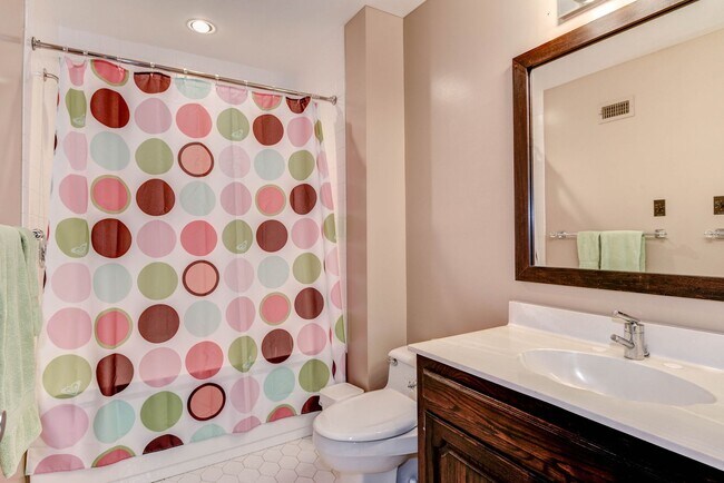 Building Photo - Beautiful Home in the Coveted Gated Commun...