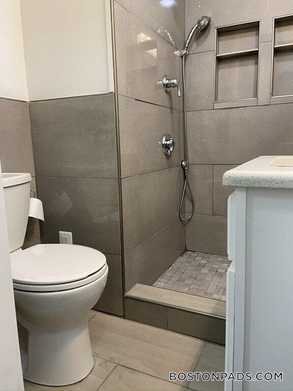 Building Photo - 252 Windsor St