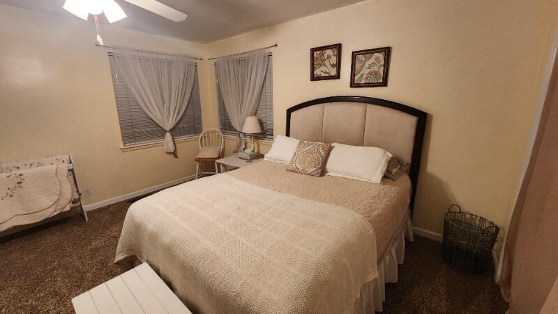 Building Photo - 512 E Hopi St