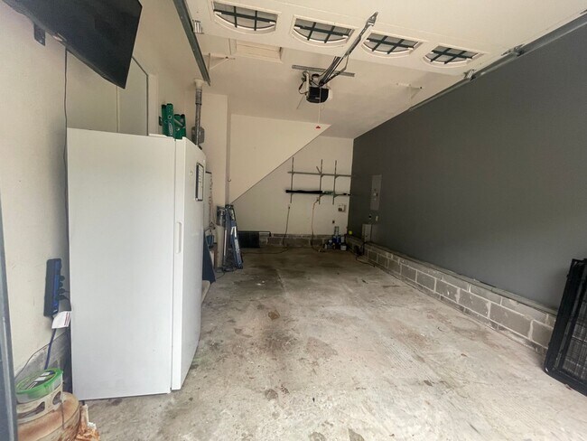 Building Photo - Beautiful home in Riverwalk