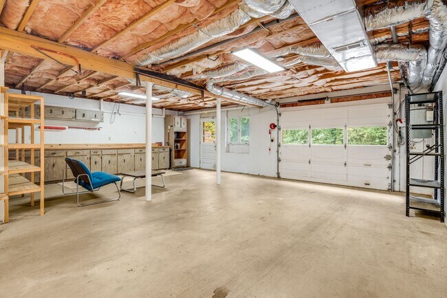 Building Photo - 102 Arbor Ln