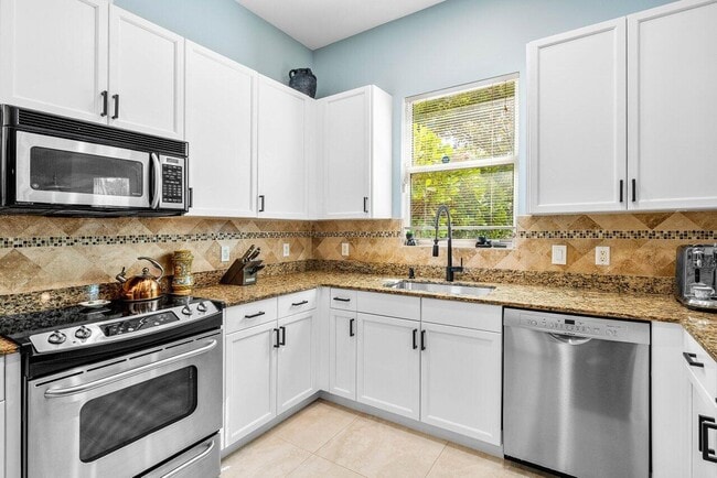 Building Photo - 1875 Highland Grove Dr