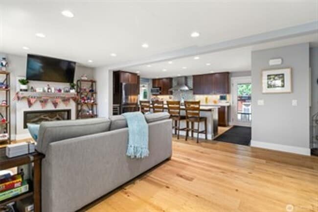 Building Photo - Gorgeous 5 Bedroom Home with Bayview - Bir...