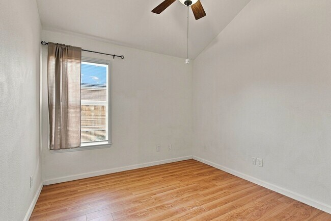 Building Photo - 616 Mustang Ct