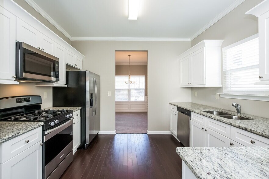 Building Photo - 302 Crescent Woode Dr