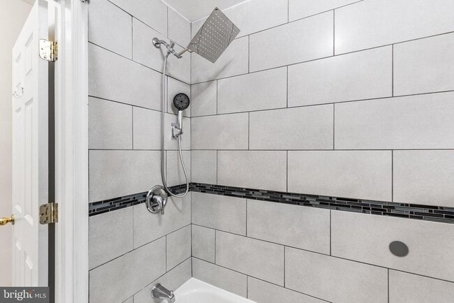 Building Photo - 2335 S Chadwick St