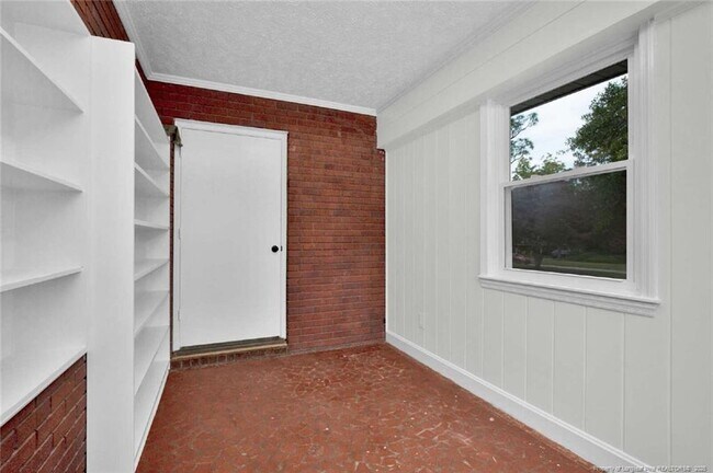 Building Photo - 301 Fairfield Rd