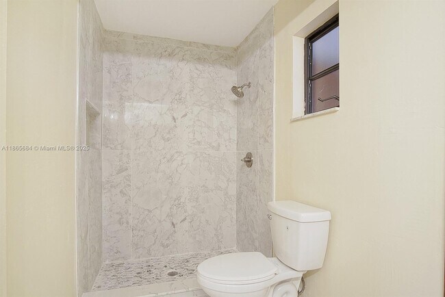 Building Photo - 525 SE Brookside Terrace