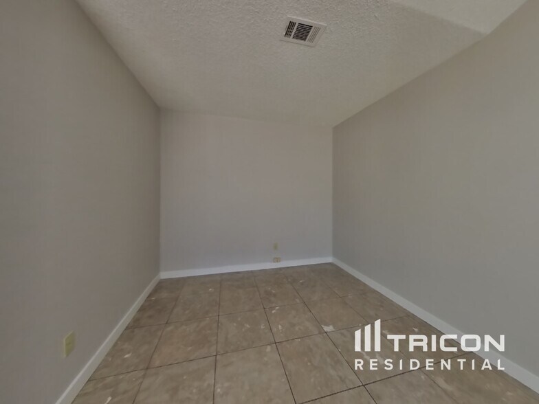 Building Photo - 542 E Wigeon Way