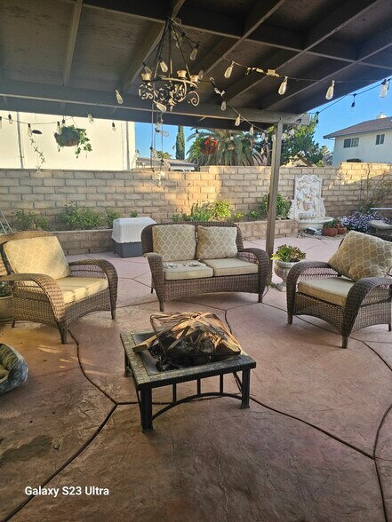 Building Photo - 39763 Country Club Dr