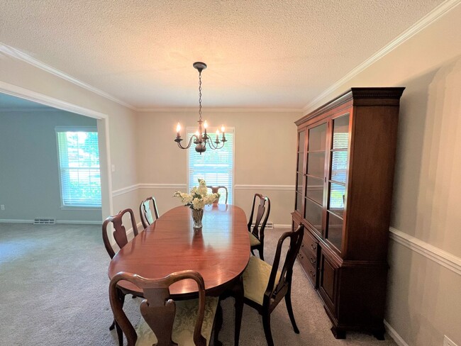 Building Photo - ~~ Spectacular Updated Ranch Home ~~