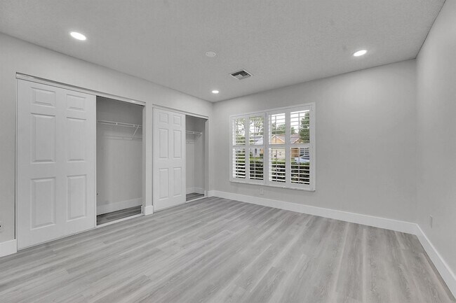 Building Photo - 13048 Meadowbreeze Dr