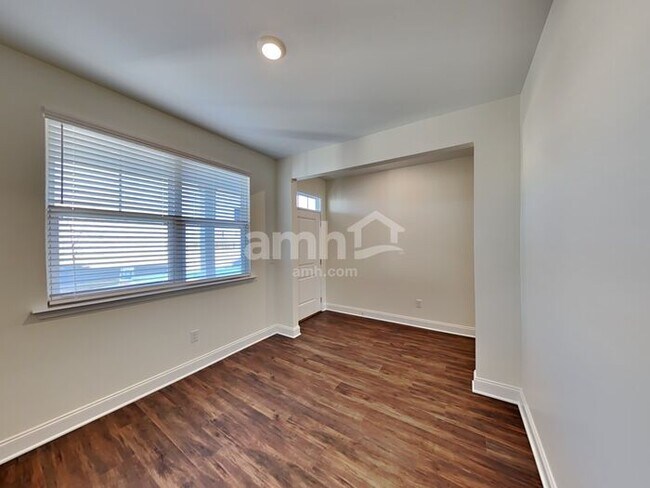 Primary Photo - 2068 Williamshire Ln