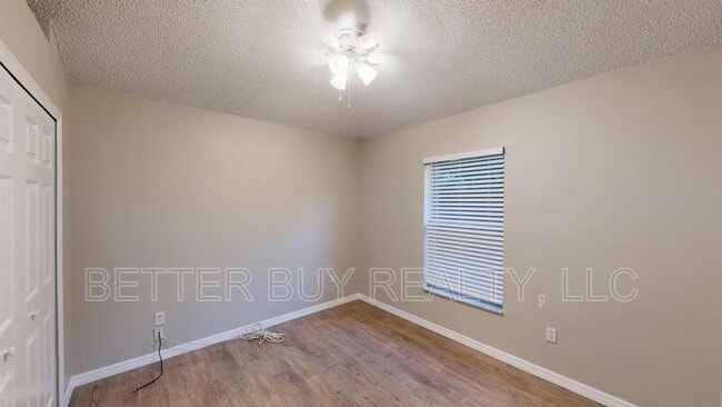 Building Photo - 23 Burning Tree Pl