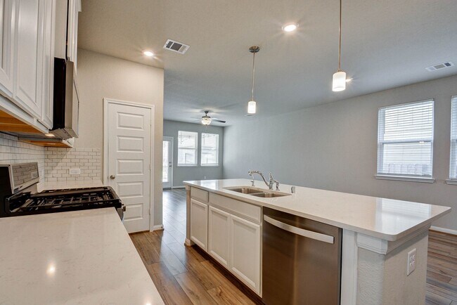 Building Photo - 18572 Meadow Point Ln