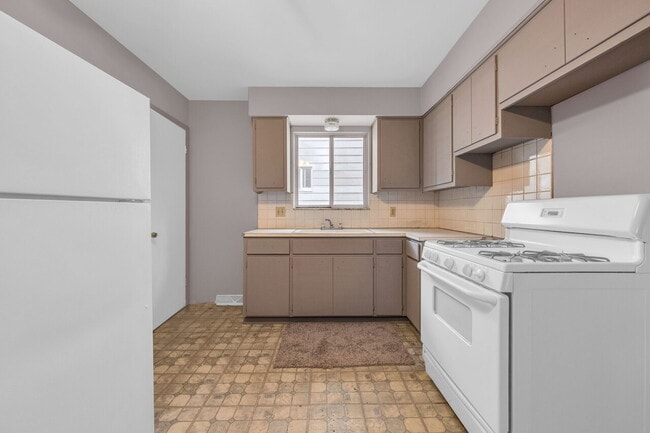 Building Photo - Randel 227