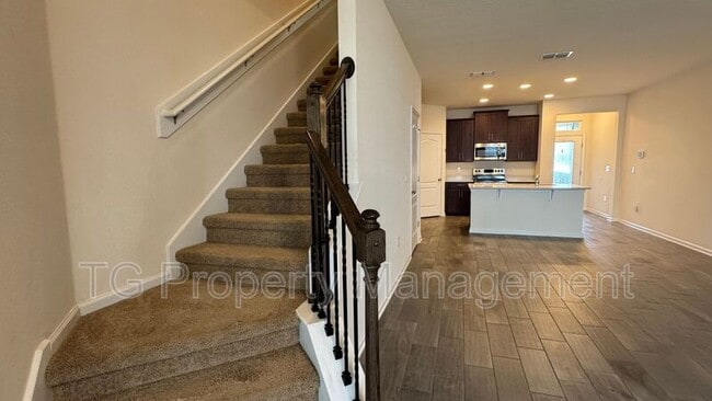 Building Photo - 24 Bush Pl