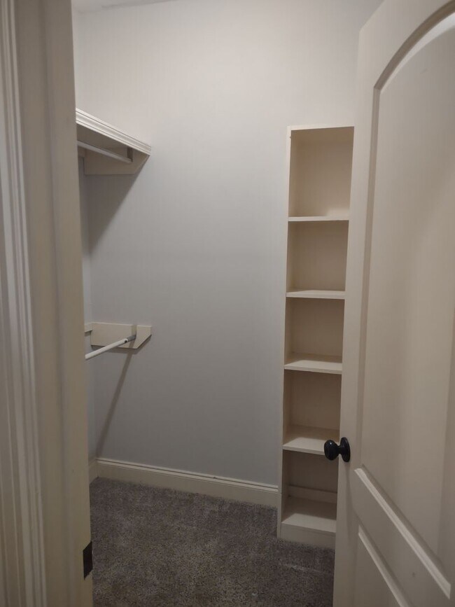 Building Photo - 103 Hallmark Pl