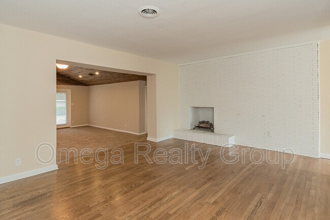 Building Photo - 1861 Gillespie Dr