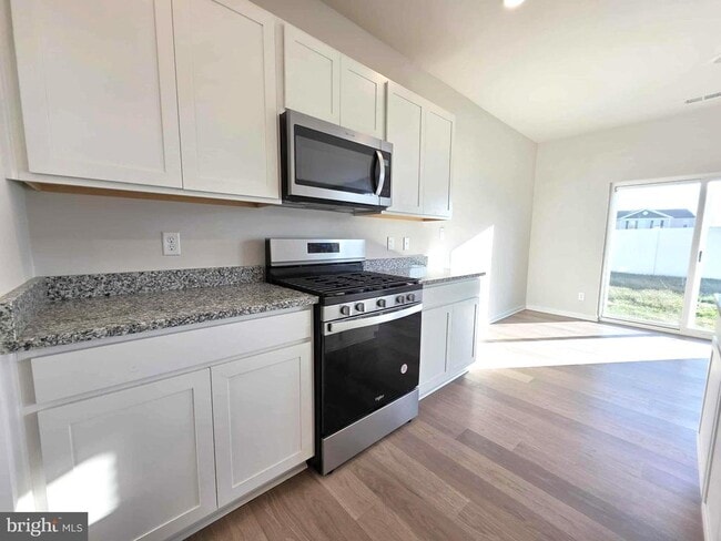 Building Photo - 374 Robbins Farm Rd