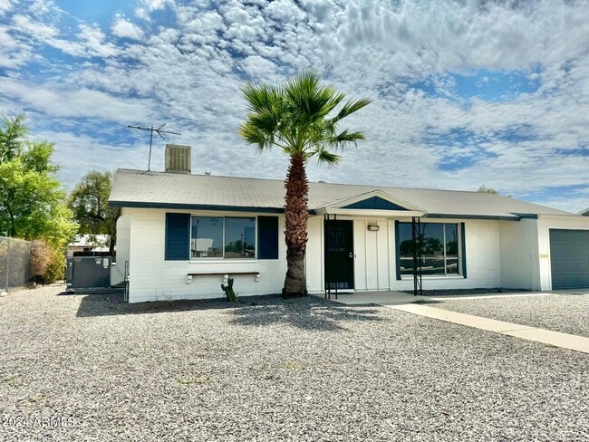 Building Photo - 11013 N 110th Dr