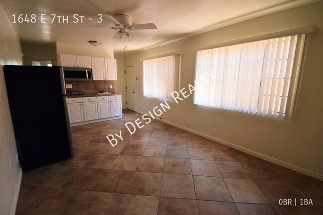 Building Photo - Studio Space with ALL UTILITIES INCLUDED - Walk to UofA