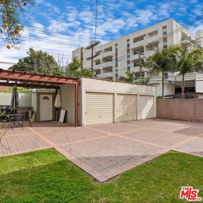 Building Photo - 1240 S Crescent Heights Blvd