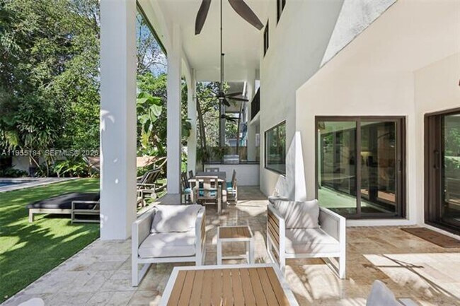 Building Photo - 34 SW 22nd Rd