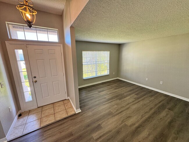 Building Photo - Split Floor plan 3/2 in Poinciana