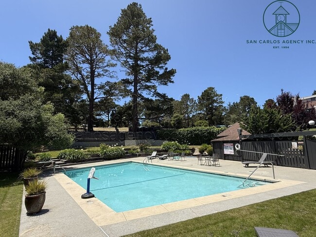 Building Photo - Two Bedroom High Meadow Condominium