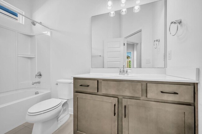 Building Photo - Modern Living in Bellevue