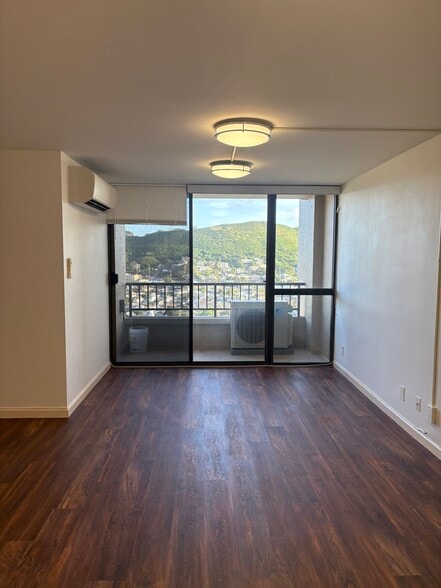 Living Room Lanai - 55 S Judd St