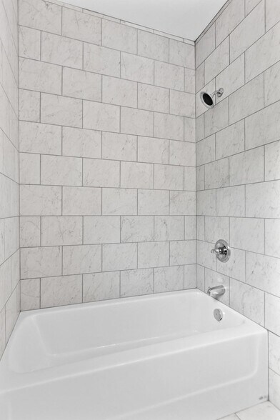 Building Photo - 2006 E 14th St