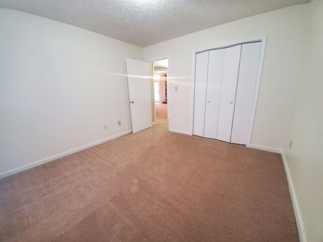 Building Photo - 909 Benevente Loop