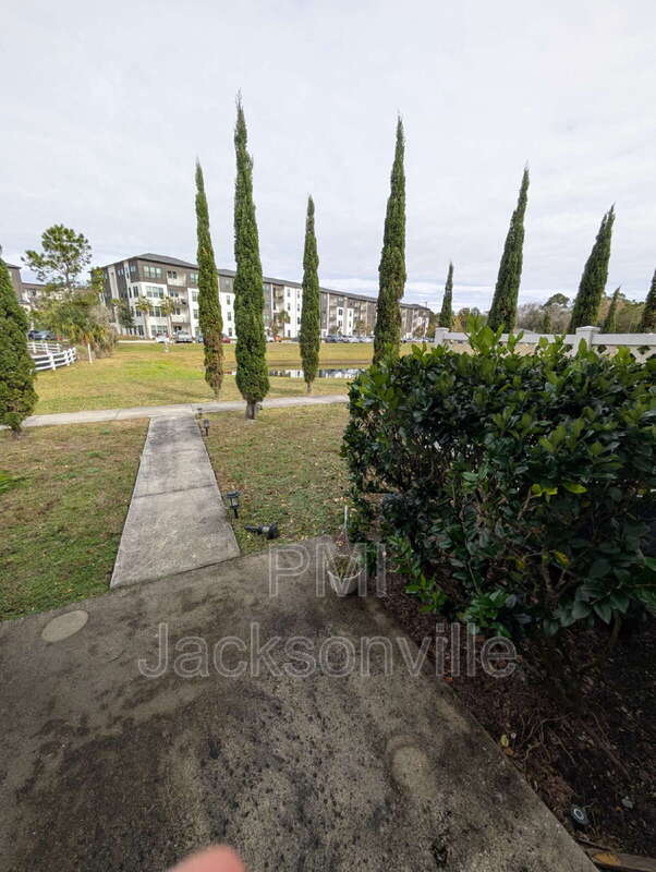 Building Photo - 1048 N Black Cherry Dr