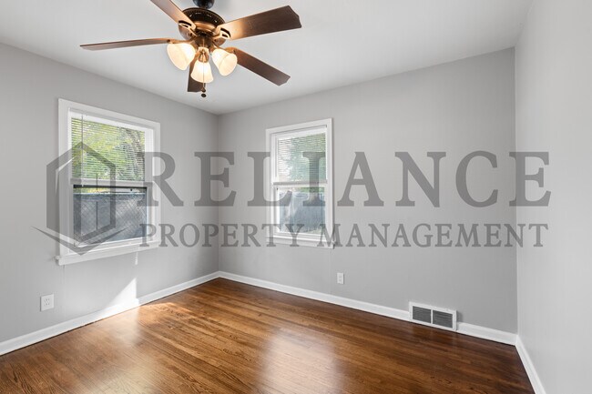 Building Photo - 2042 S Pinecrest St