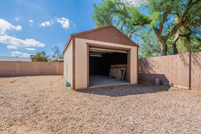 Building Photo - Three bedrooms plus big garage!