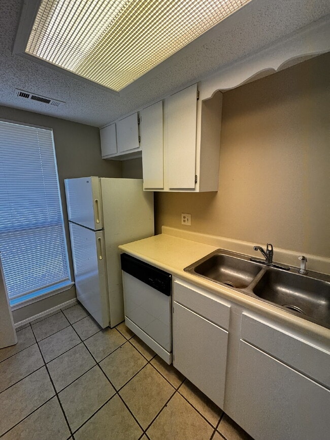 Building Photo - 1818 S 13th Pl