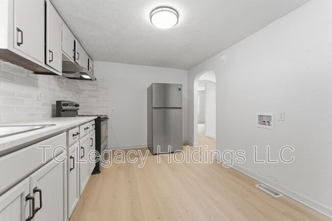 Building Photo - 16 Flint St