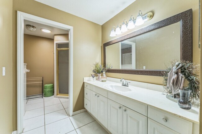 Building Photo - 465 Rio Grande Ln