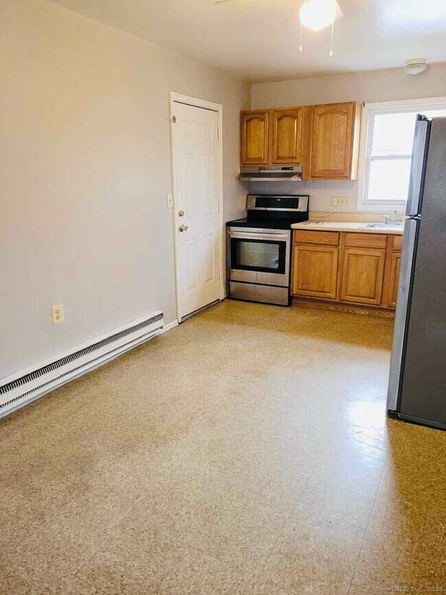 Building Photo - 58 Royal Oak Dr