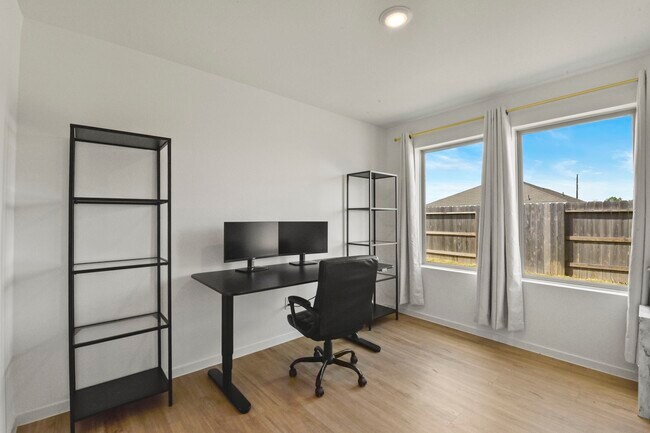 Building Photo - 9931 Cliffside Rdg