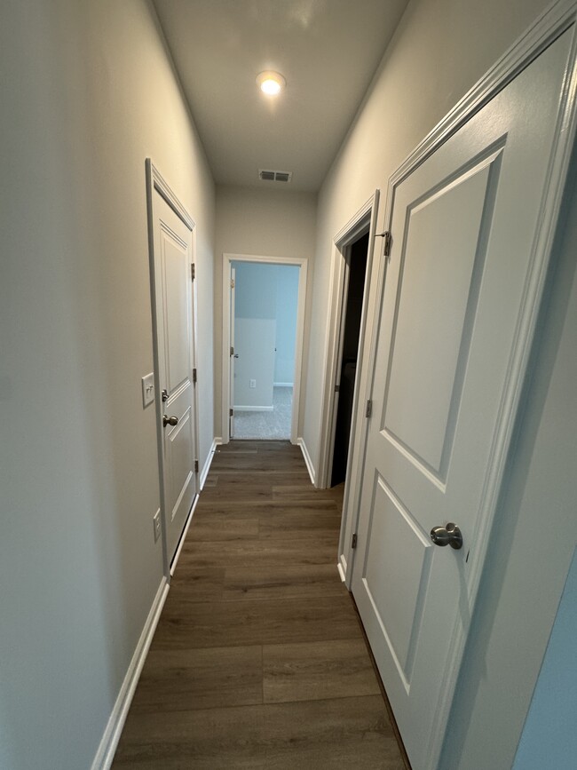 Building Photo - 3067 Visionary Dr