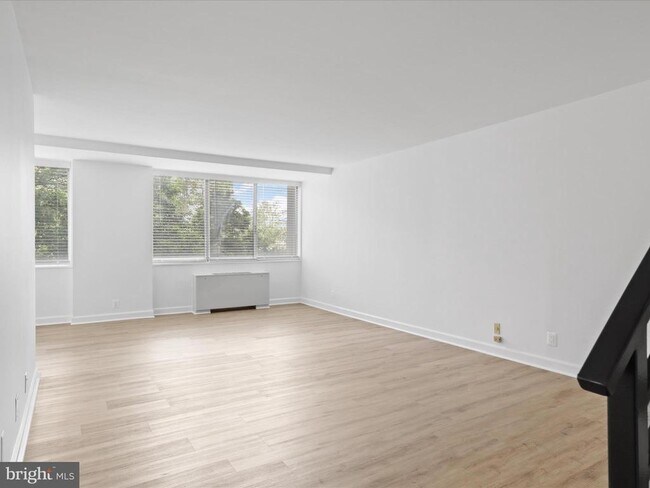 Building Photo - 301 N Beauregard St