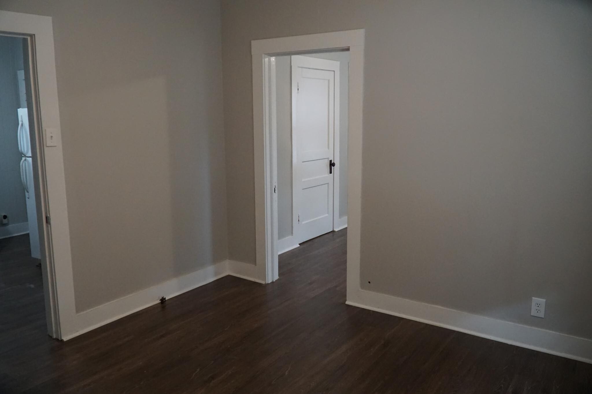 Building Photo - 411 W Taft St