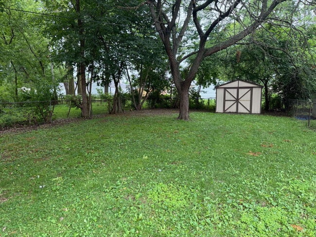 Building Photo - " 2-Bed Home with Gleaming Hardwood Floors...